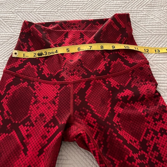 Lululemon wunder under hi-rise ziggysnake print. Color: Ride tide cranberry - Picture 9 of 16